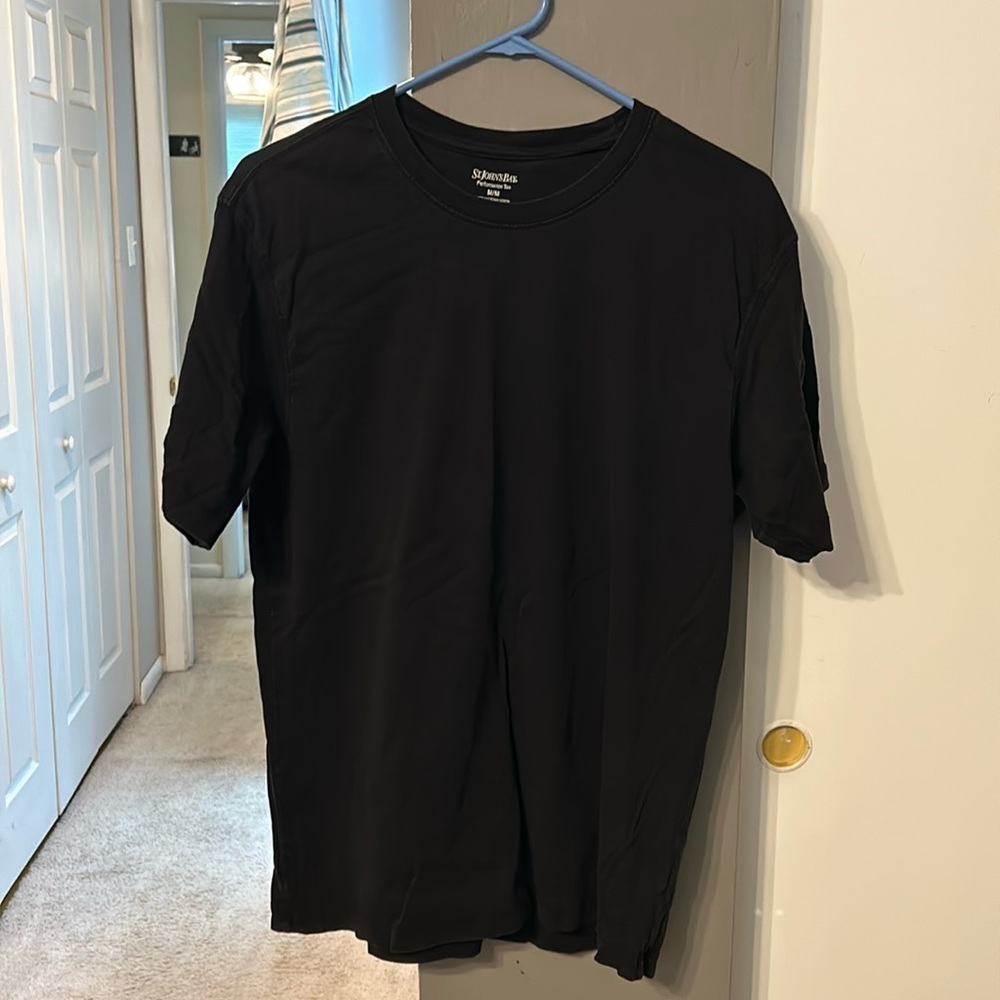 Like new condition black t shirt